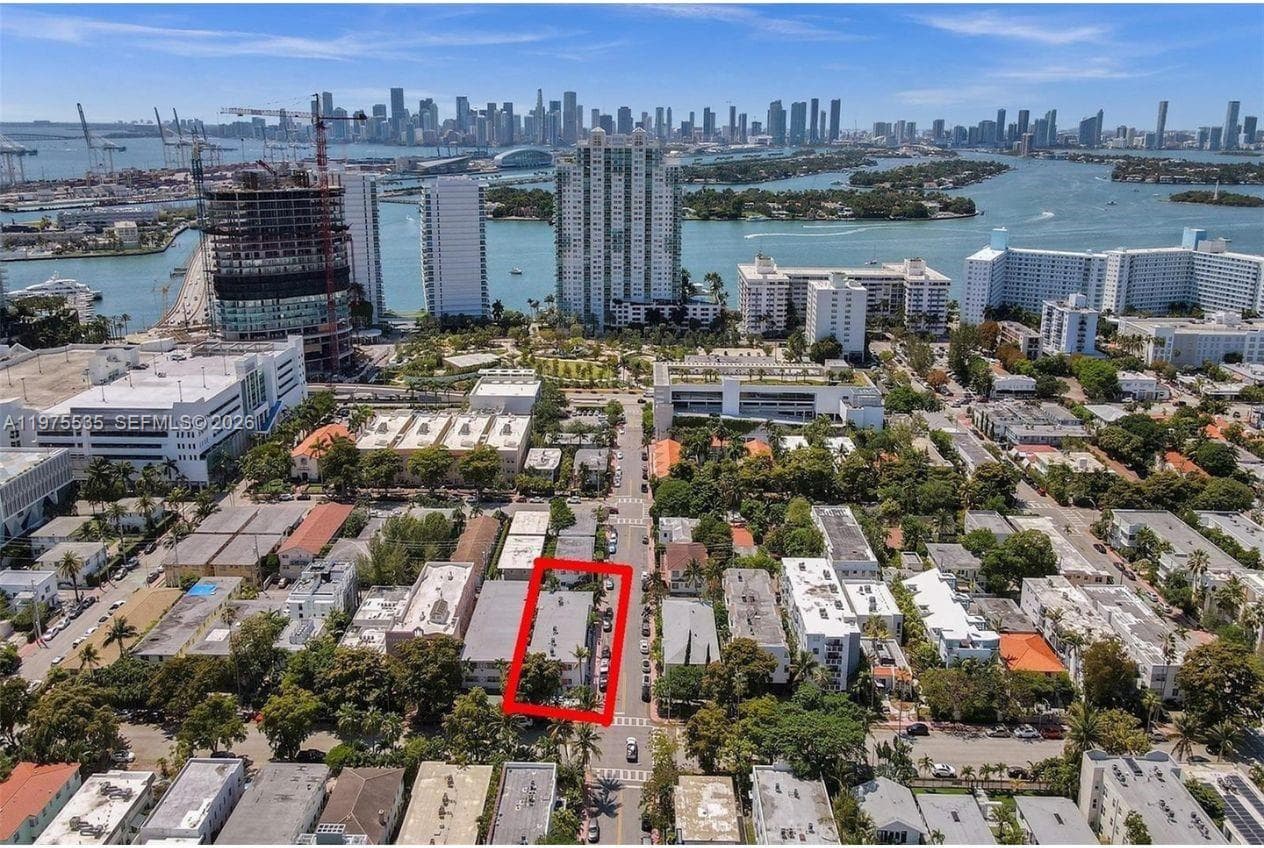 A11975535 — Miami Beach — 25