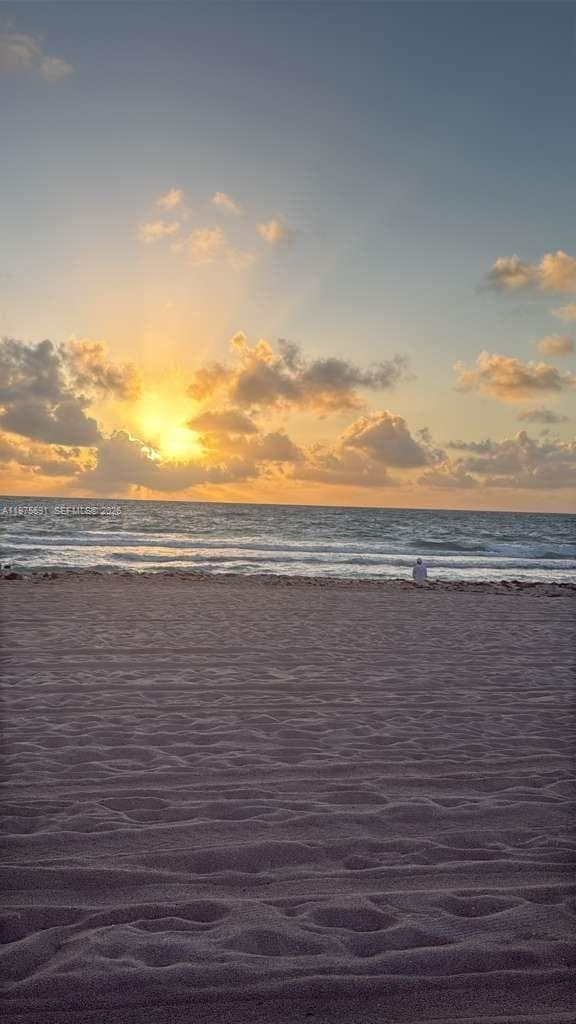 A11975591 — Miami Beach — 24