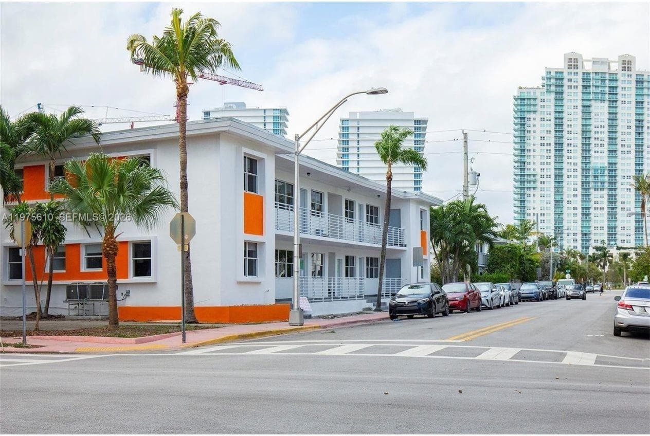 A11975610 — Miami Beach — 17