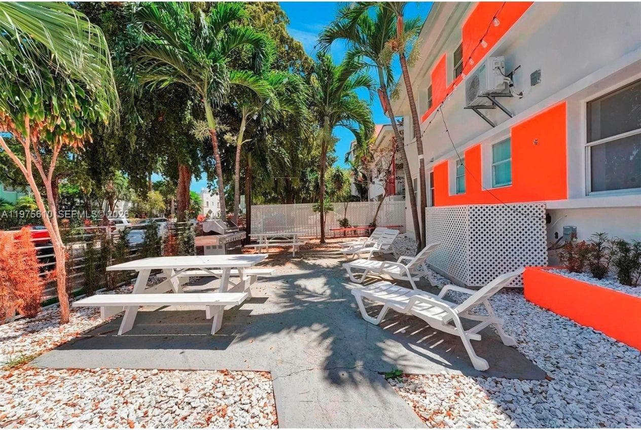 A11975610 — Miami Beach — 26