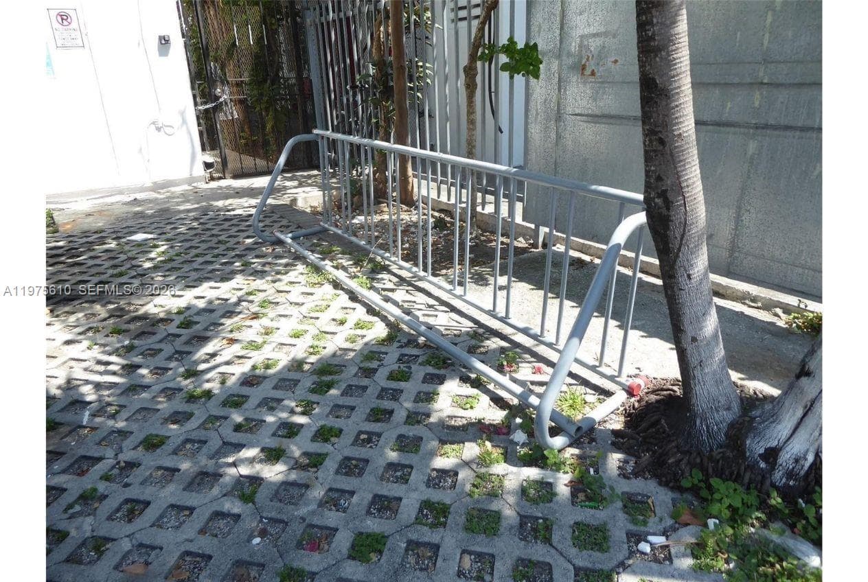 A11975610 — Miami Beach — 33