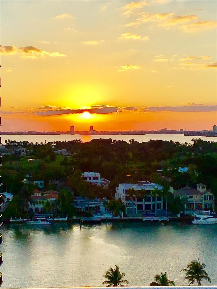 A11975636 — Miami Beach — 24