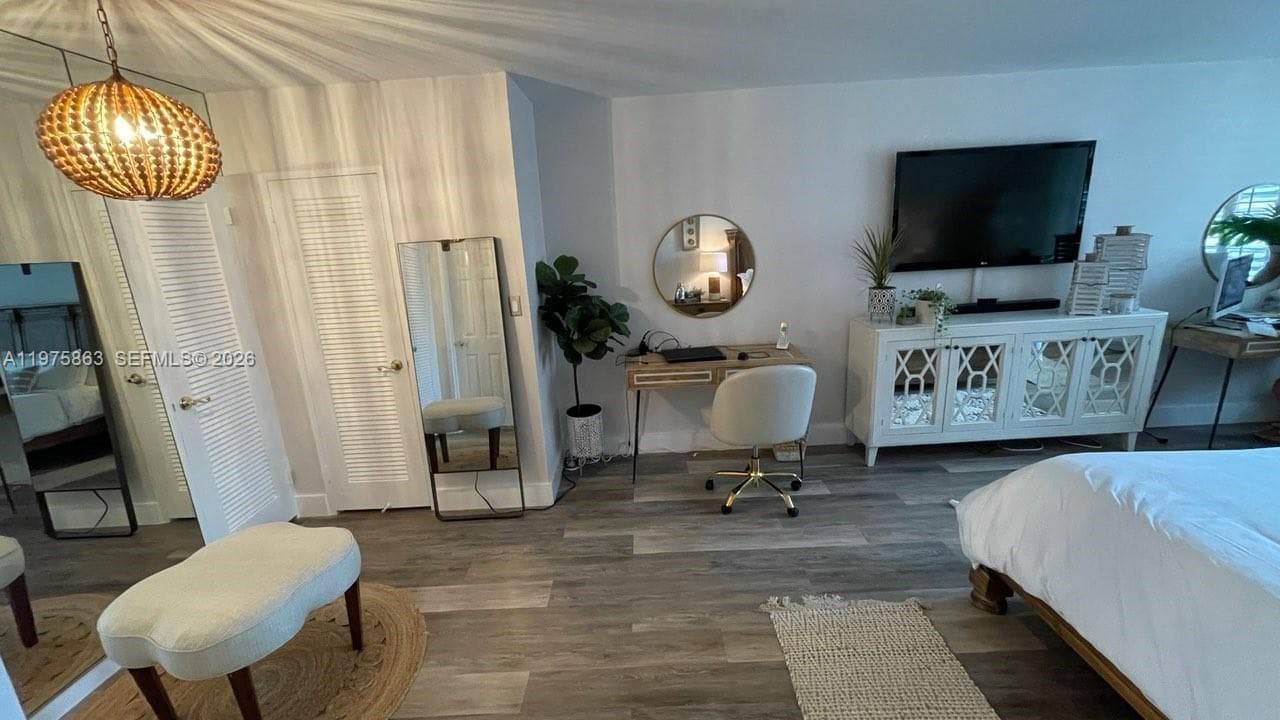 A11975863 — Miami Beach — 16
