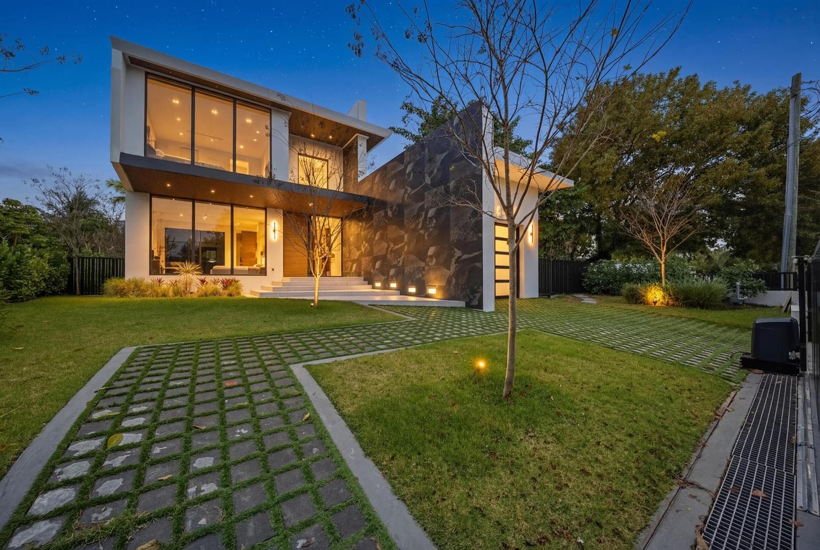 F10555773 — Miami Beach — 2
