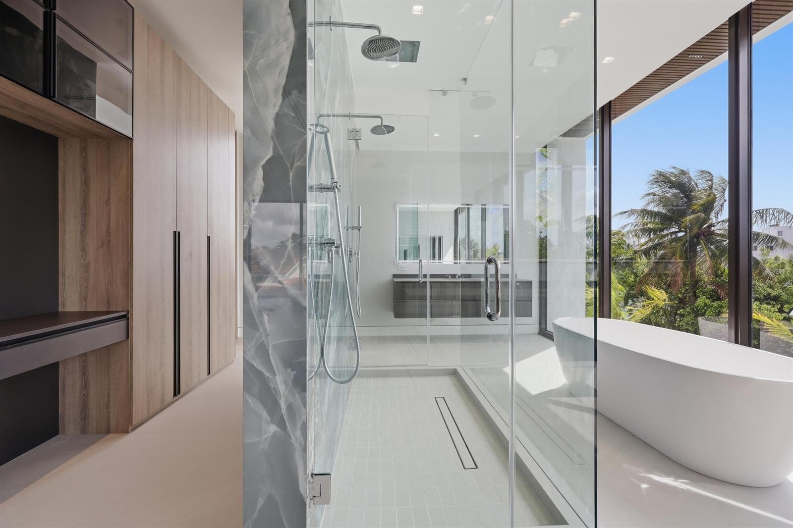 F10555773 — Miami Beach — 26
