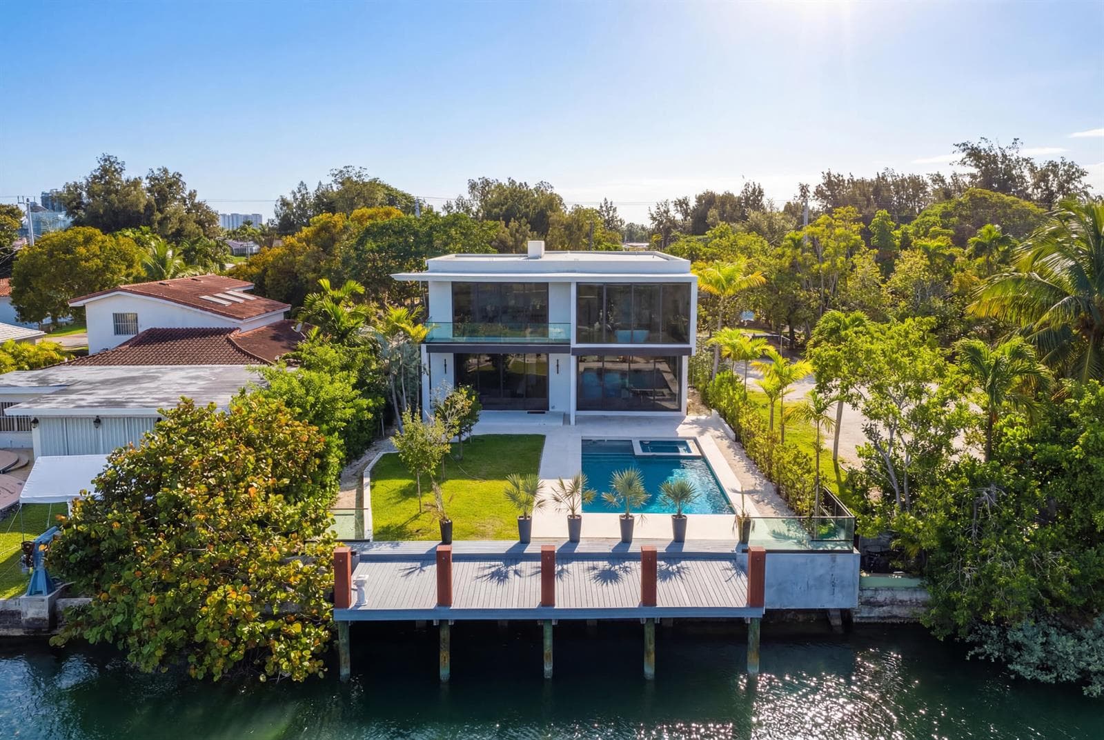 F10555773 — Miami Beach