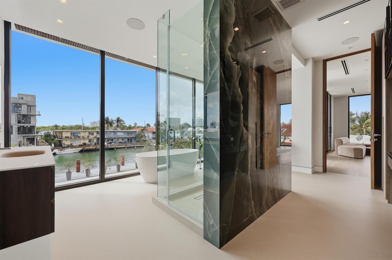 F10555773 — Miami Beach — 24