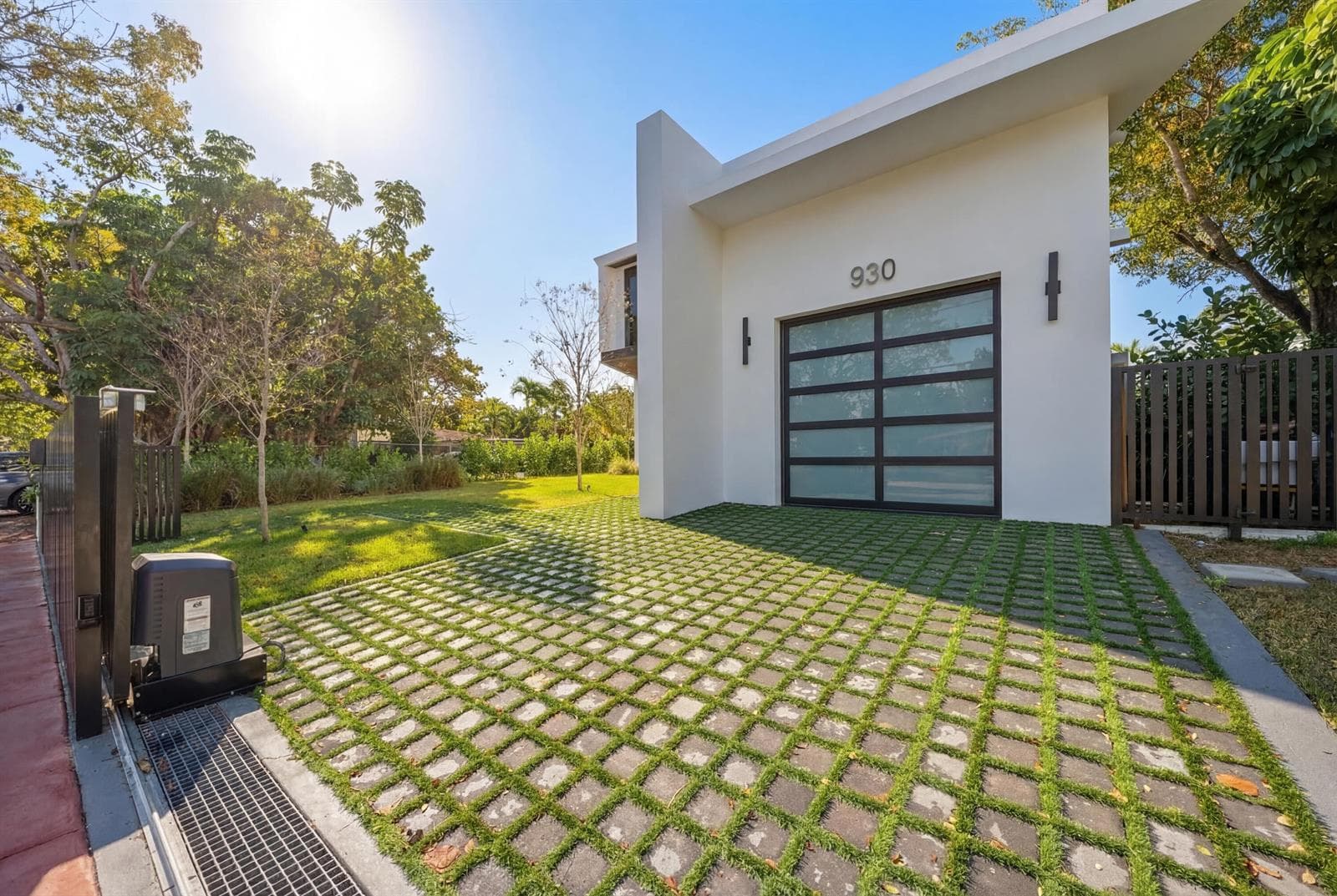 F10555773 — Miami Beach — 35
