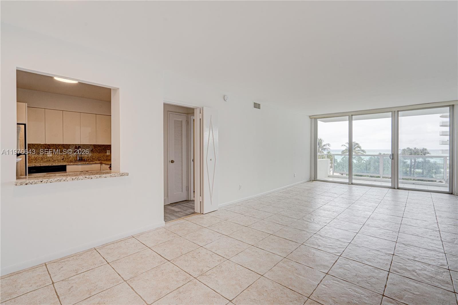 A11976643 — Miami Beach — 11