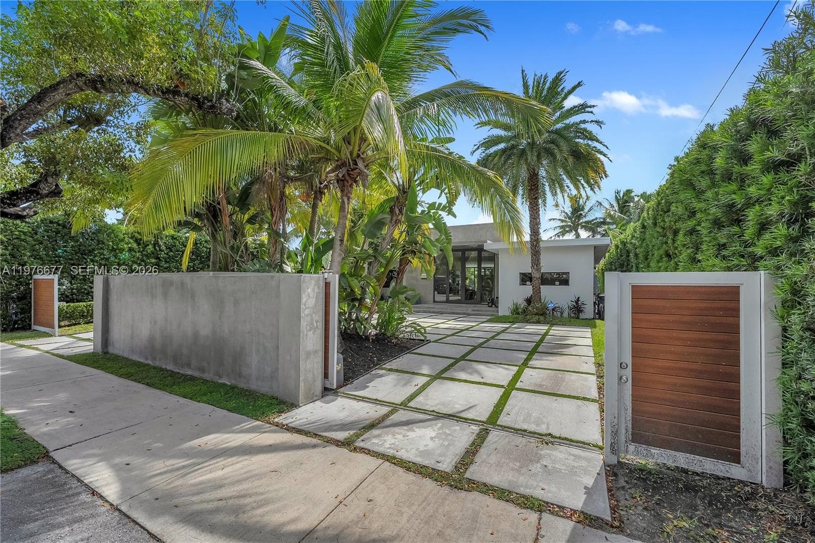 A11976677 — Miami Beach — 25
