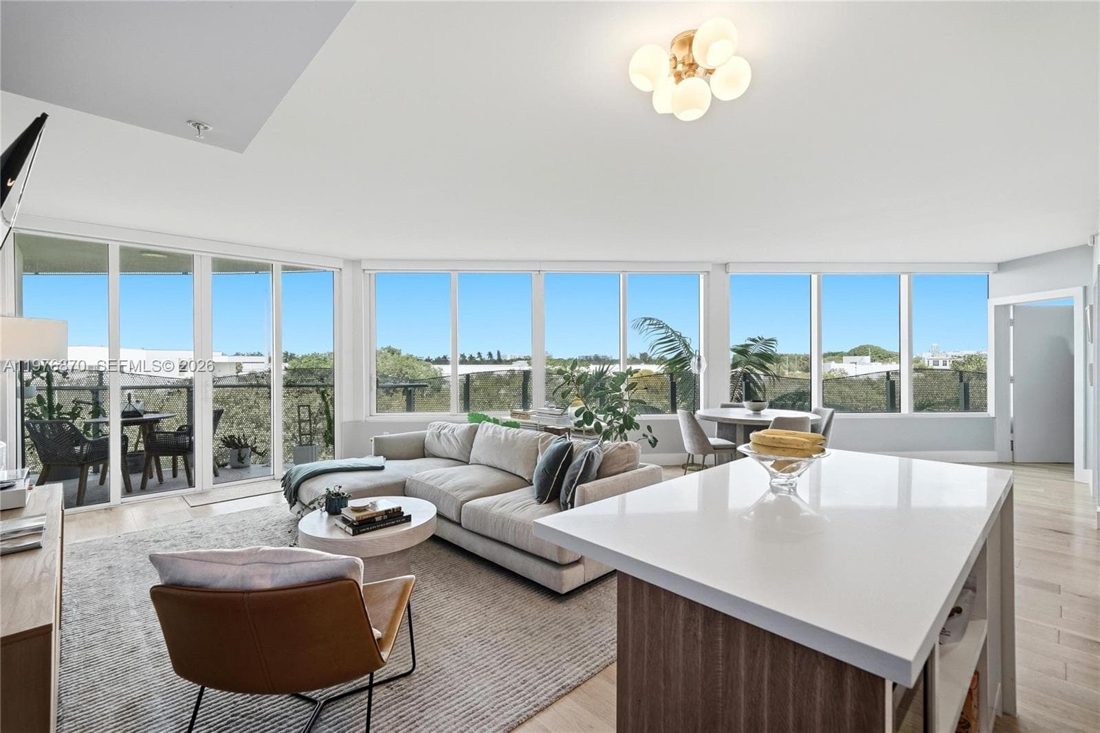A11976870 — Miami Beach