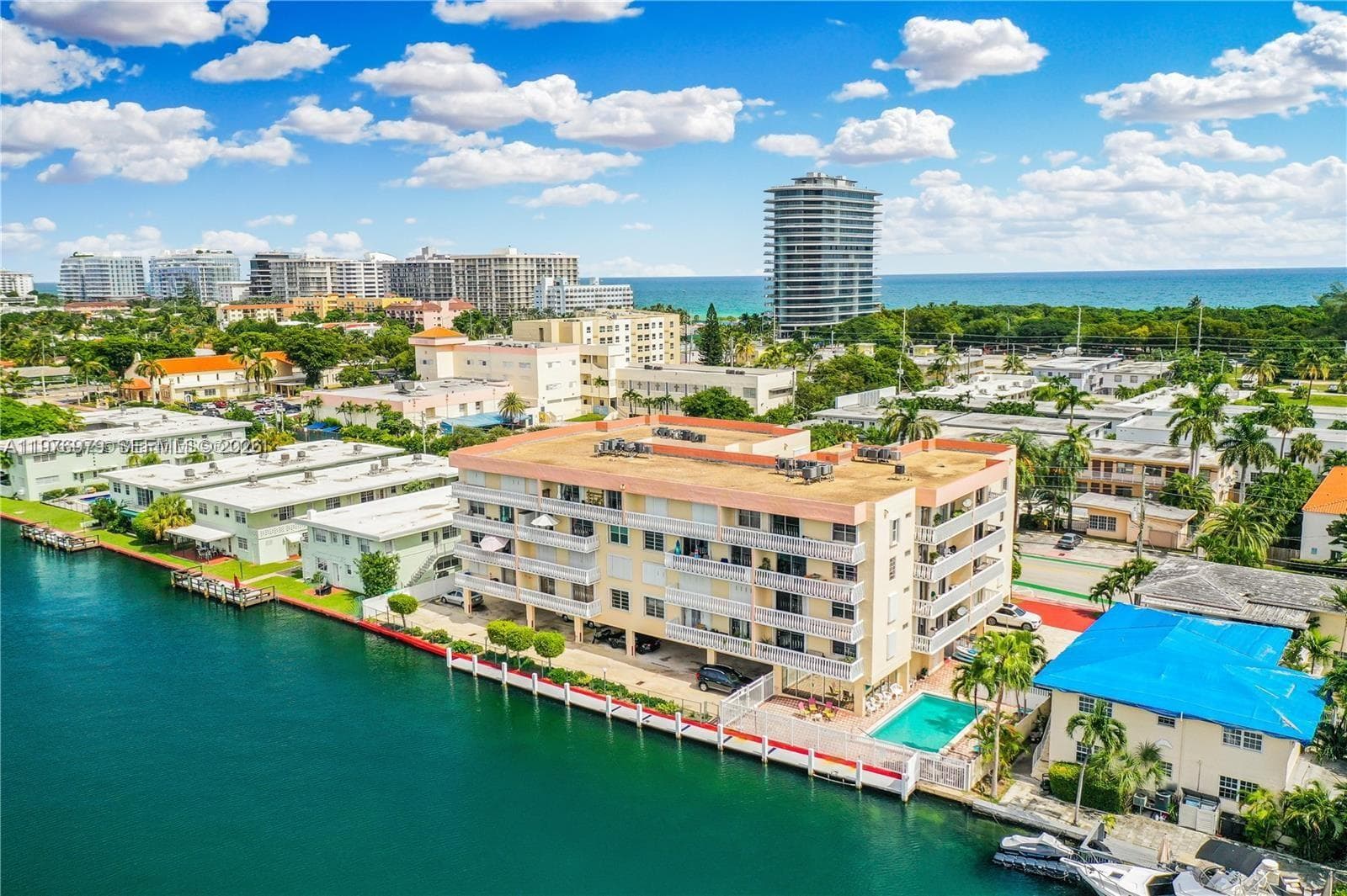 A11976979 — Miami Beach