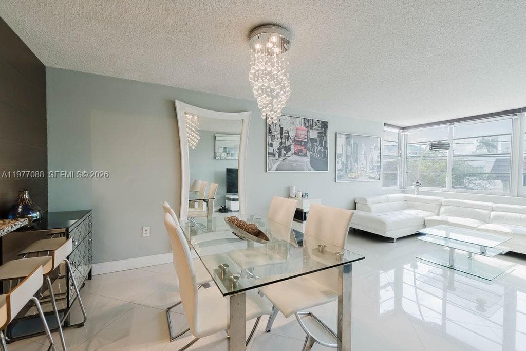 A11977088 — Miami Beach
