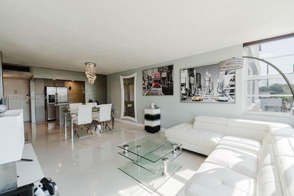 A11977088 — Miami Beach — 5