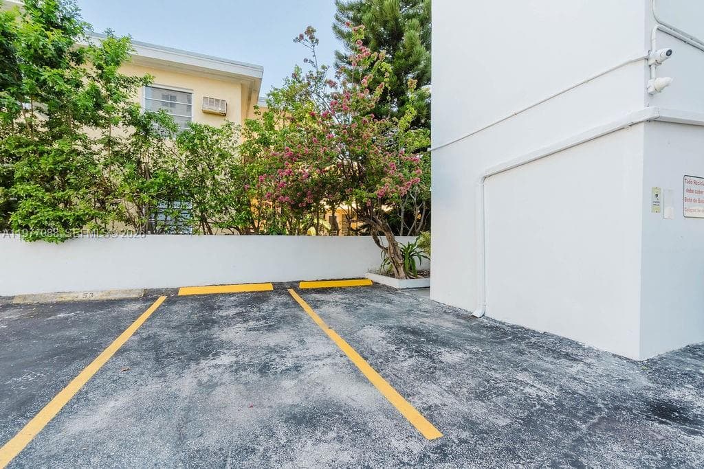A11977088 — Miami Beach — 11