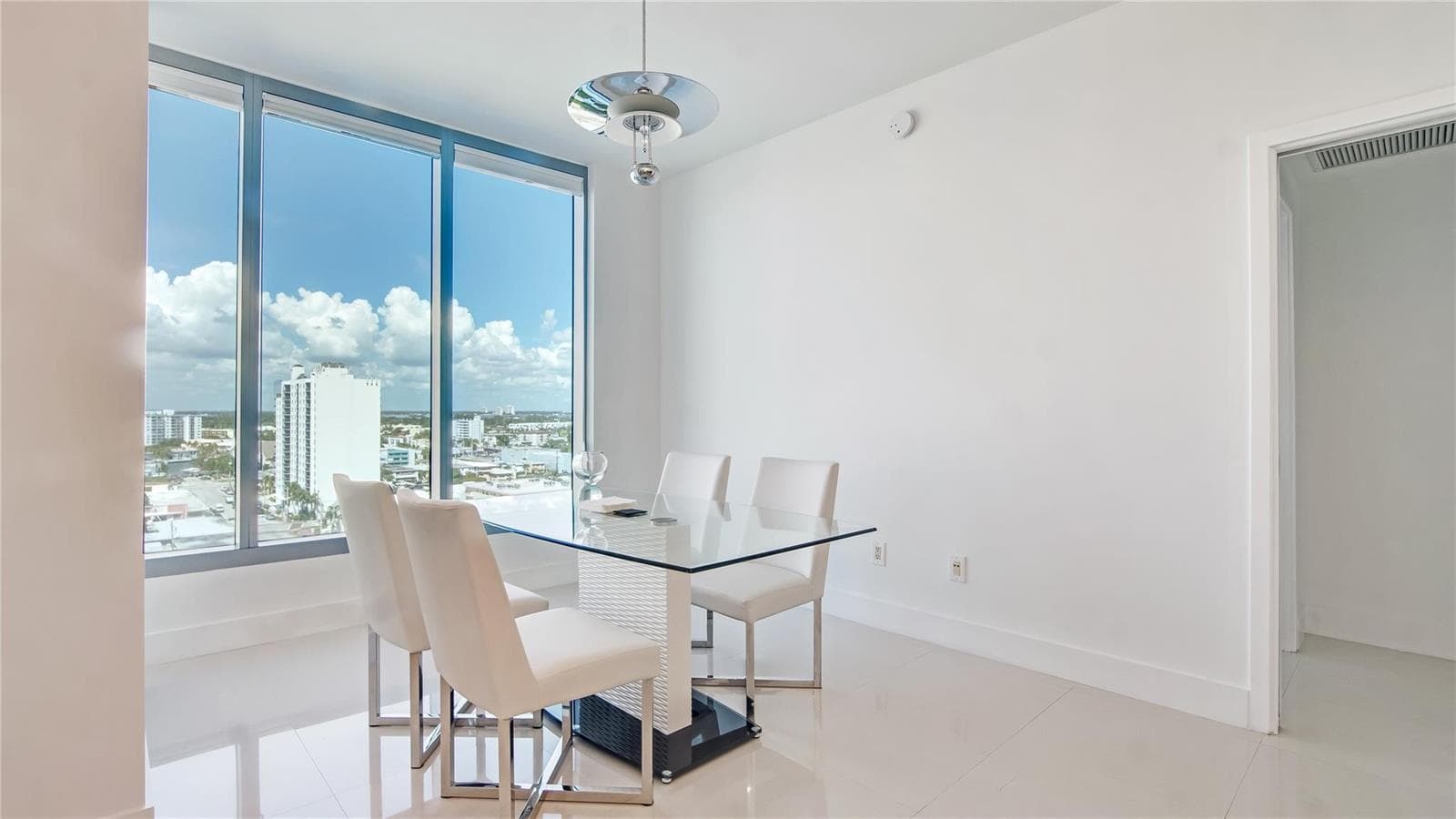 F10556015 — Miami Beach — 13