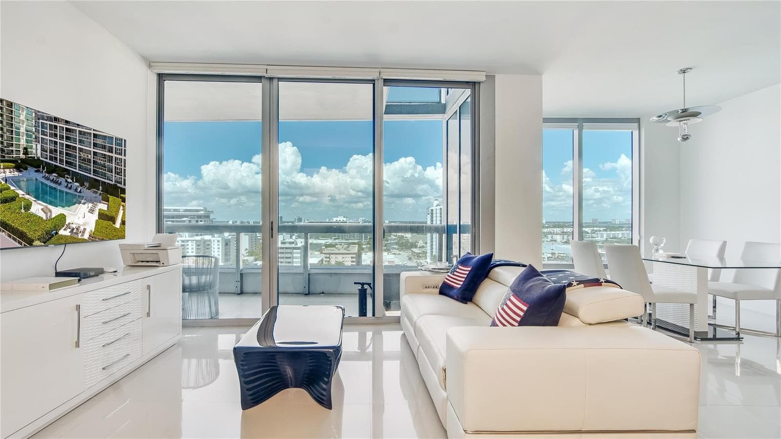 F10556015 — Miami Beach