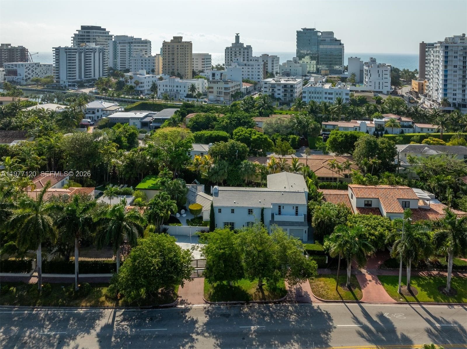 A11977120 — Miami Beach — 40