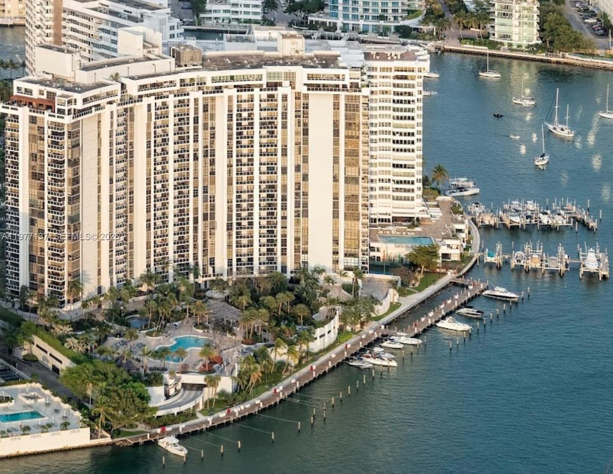 A11977137 — Miami Beach — 24