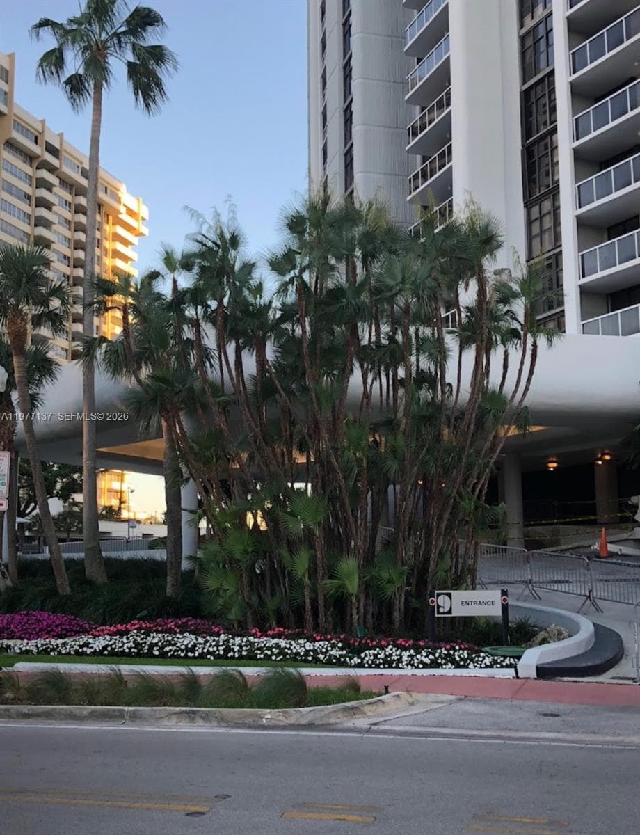 A11977137 — Miami Beach — 30