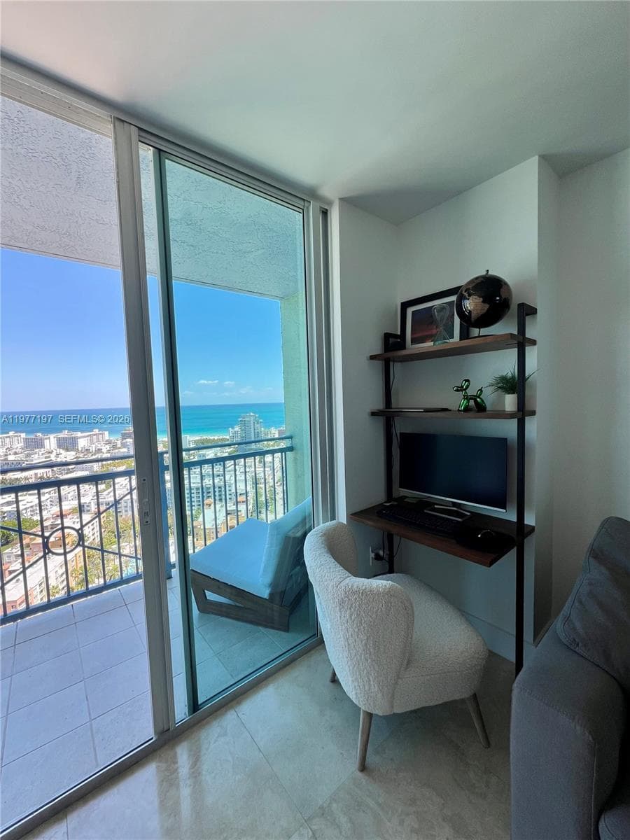 A11977197 — Miami Beach — 12