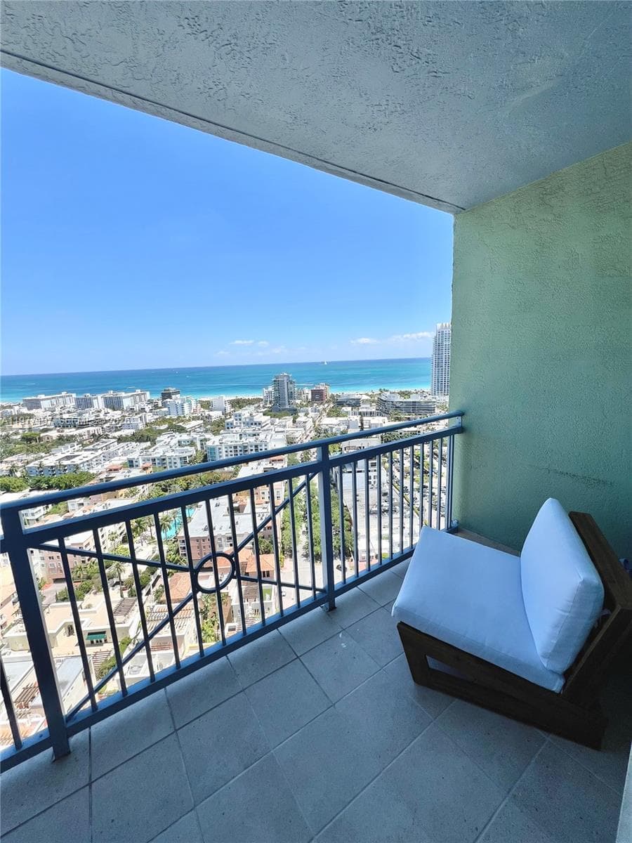 A11977197 — Miami Beach — 10
