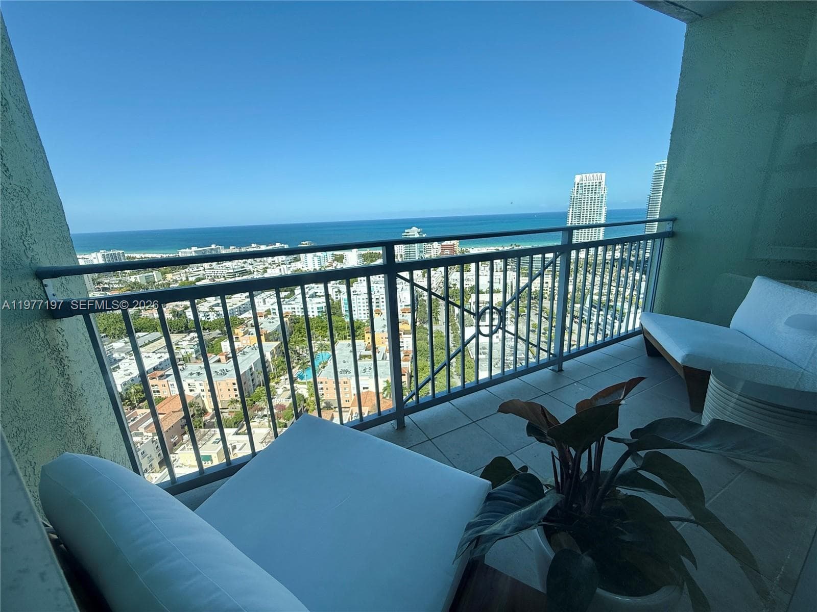 A11977197 — Miami Beach — 11