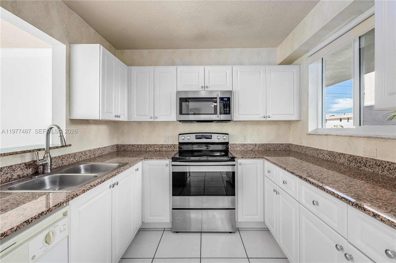A11977487 — Miami Beach — 2