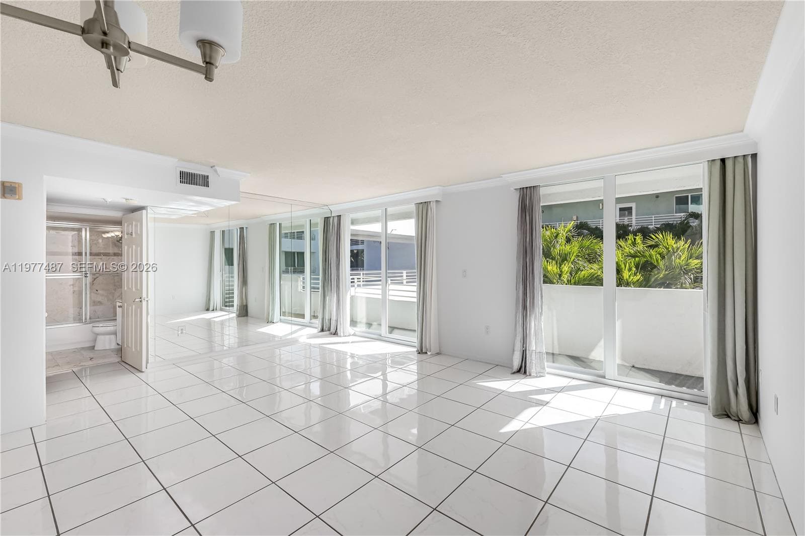 A11977487 — Miami Beach — 3