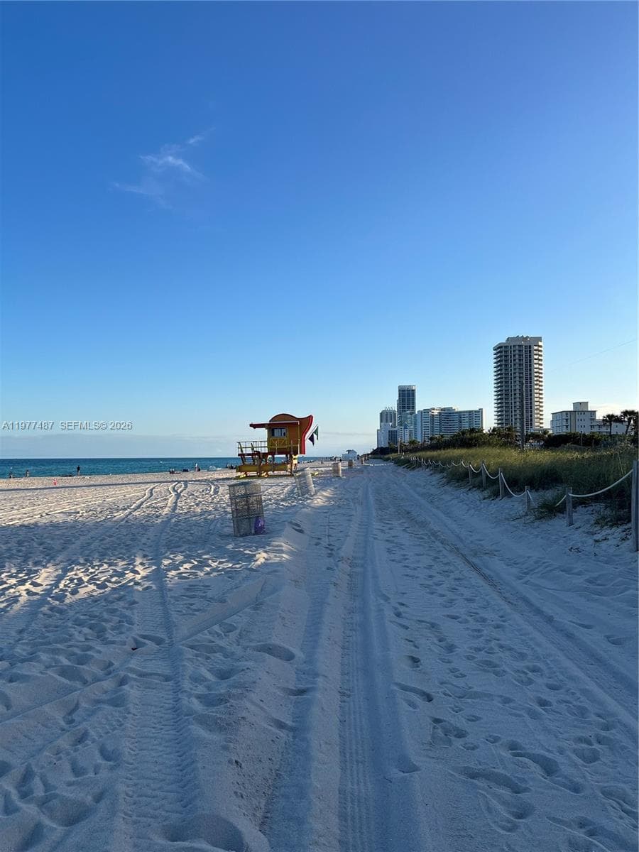 A11977487 — Miami Beach — 32