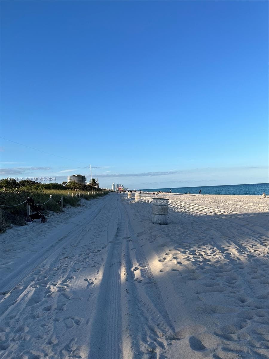A11977487 — Miami Beach — 34