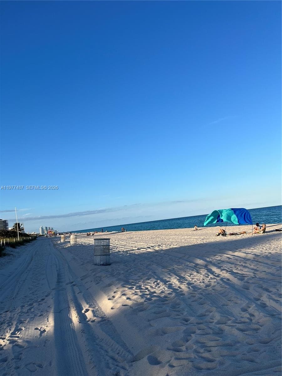 A11977487 — Miami Beach — 33
