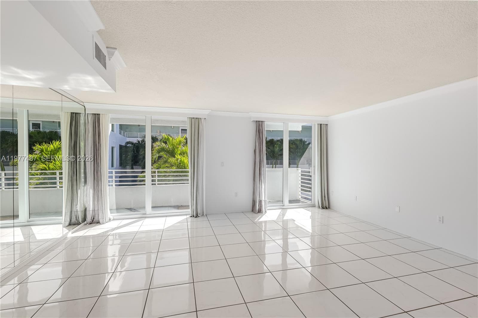 A11977487 — Miami Beach — 11