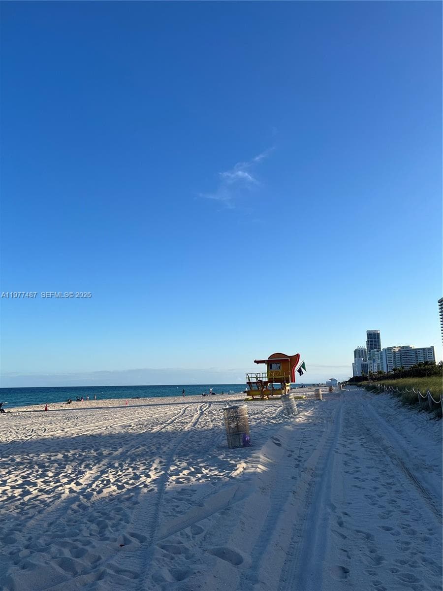 A11977487 — Miami Beach — 35