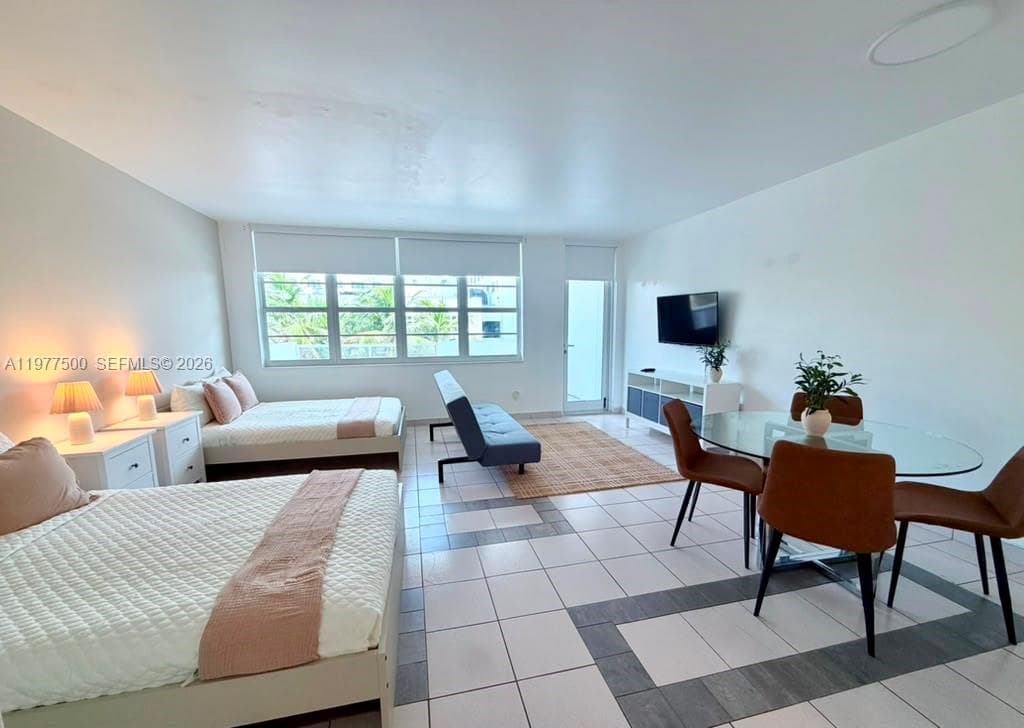 A11977500 — Miami Beach — 2