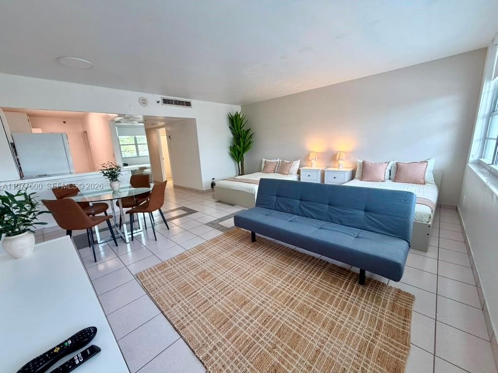 A11977500 — Miami Beach