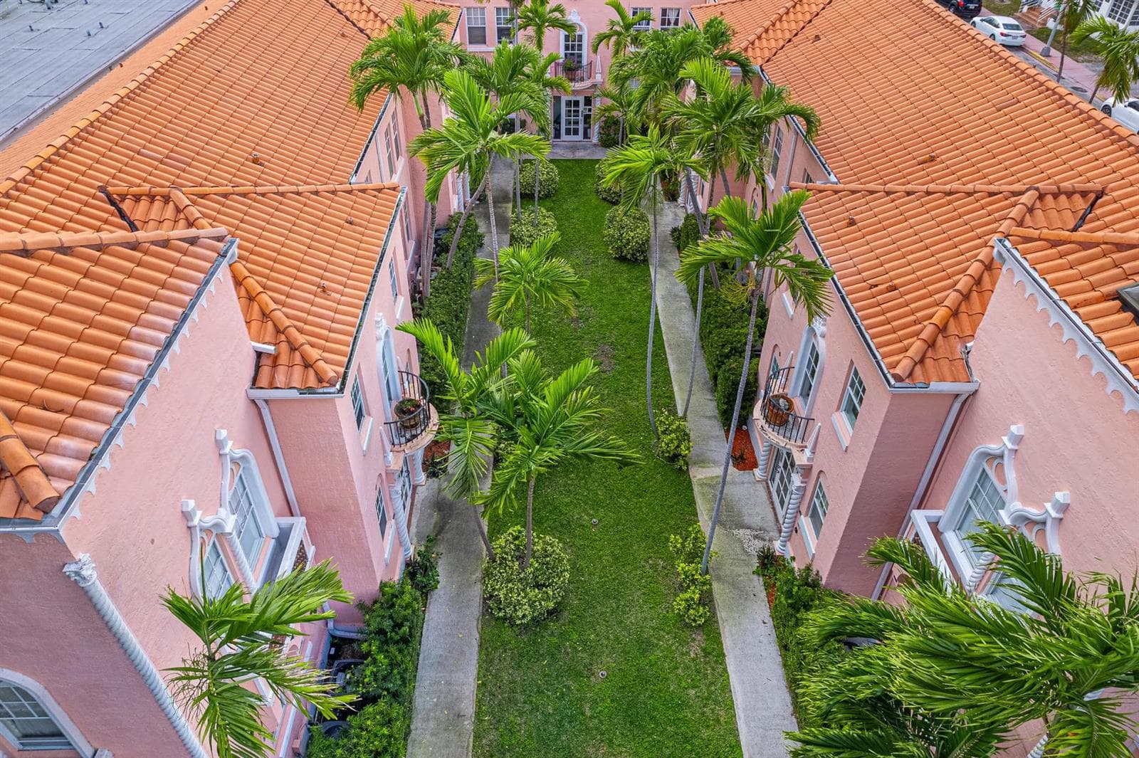 F10556465 — Miami Beach — 22