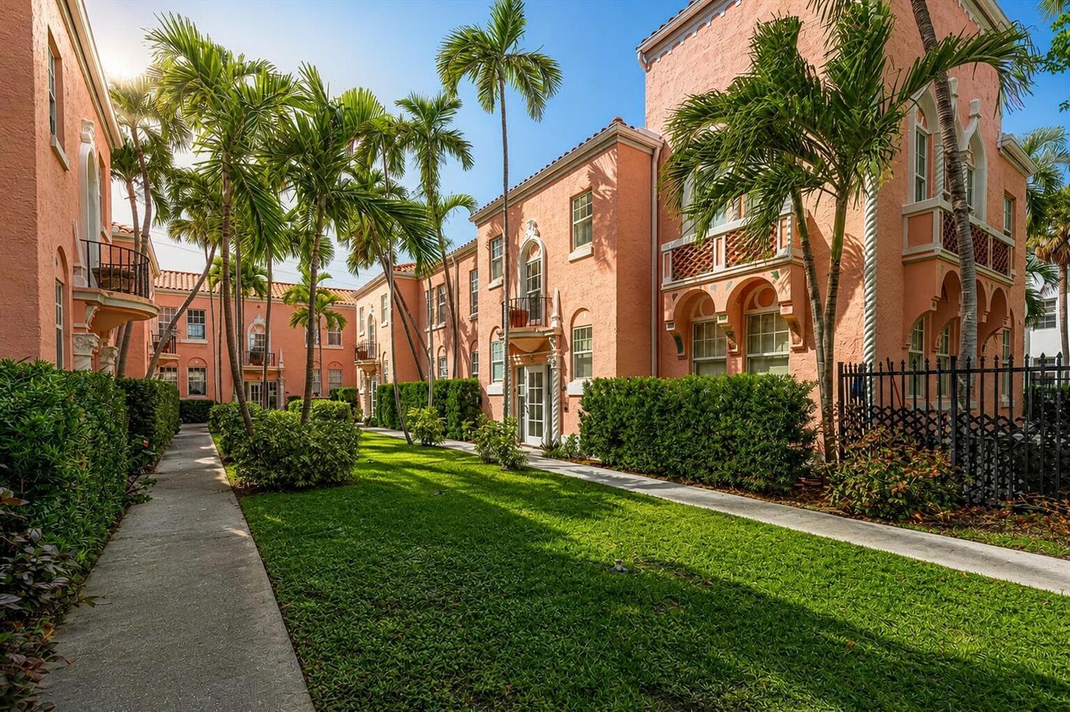 F10556465 — Miami Beach