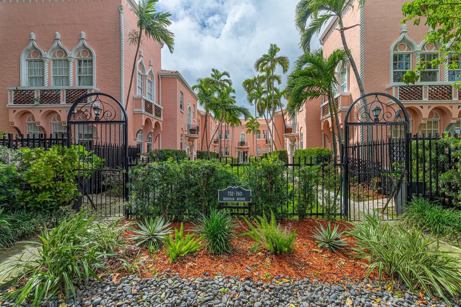 F10556465 — Miami Beach — 19