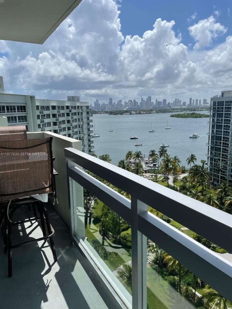 A11977839 — Miami Beach — 2