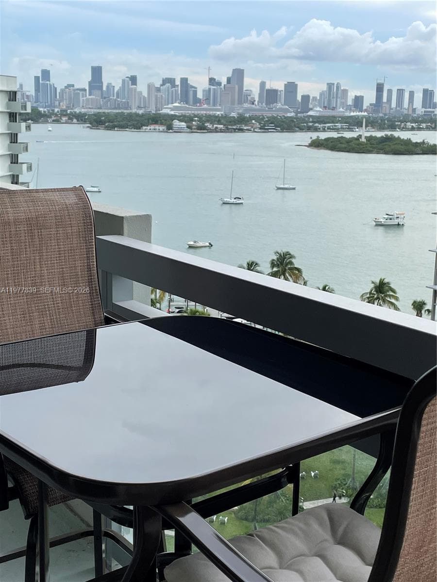 A11977839 — Miami Beach