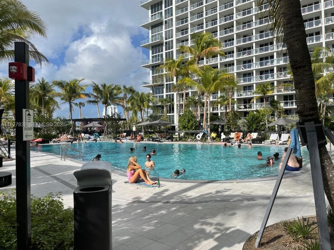 A11977839 — Miami Beach — 18