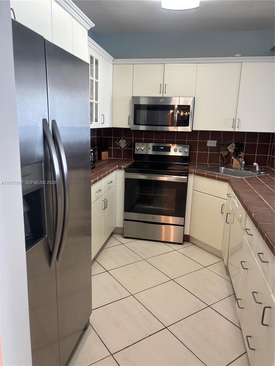 A11977899 — Miami Beach — 10