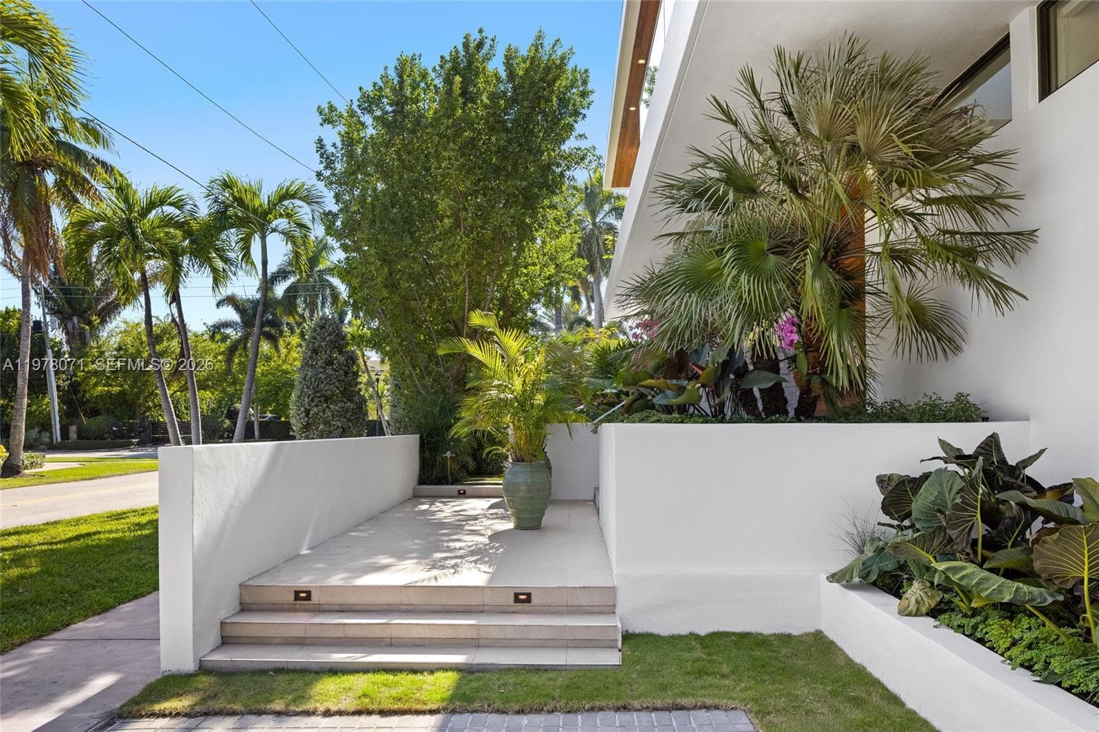 A11978071 — Miami Beach — 4