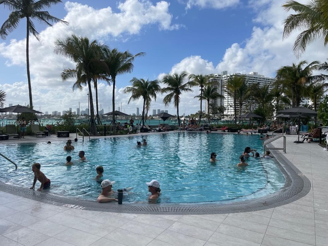 A11978094 — Miami Beach — 16