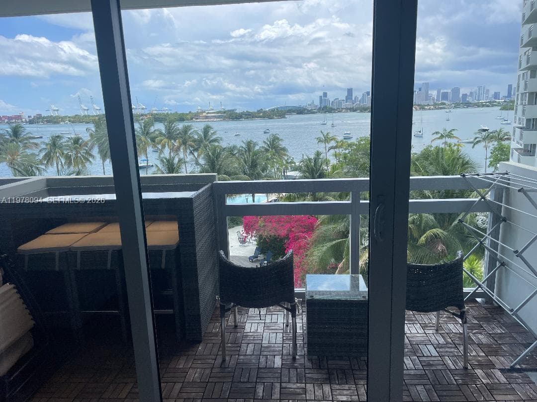 A11978094 — Miami Beach — 3