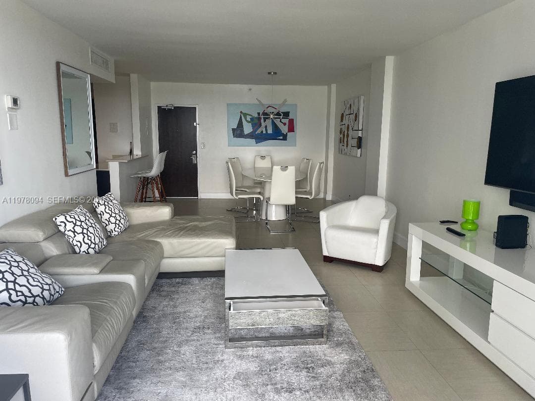 A11978094 — Miami Beach — 9