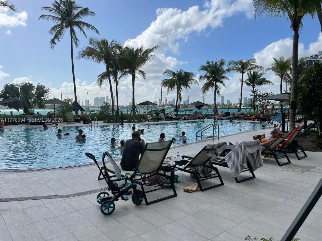 A11978094 — Miami Beach — 19