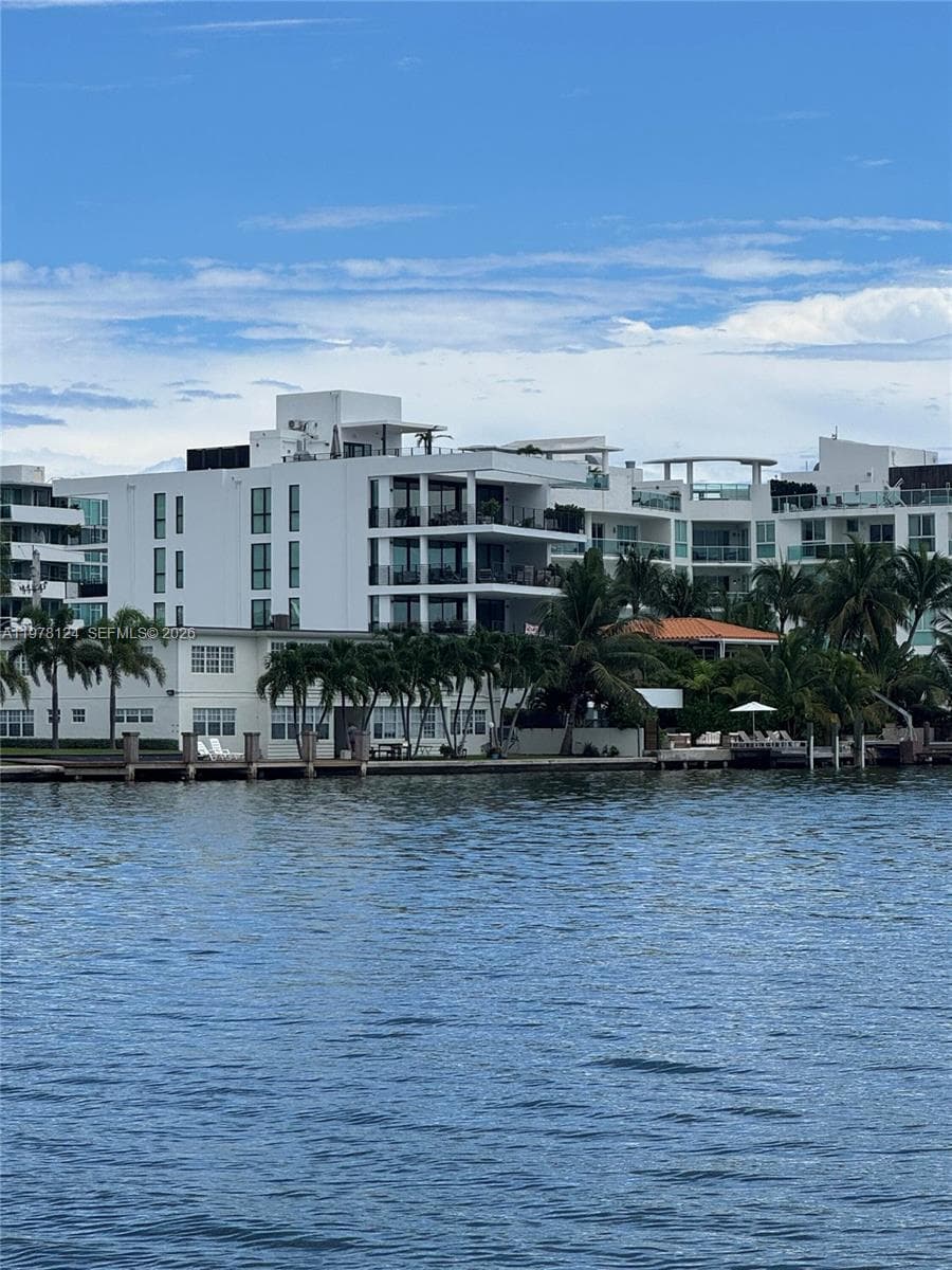 A11978124 — Miami Beach — 23