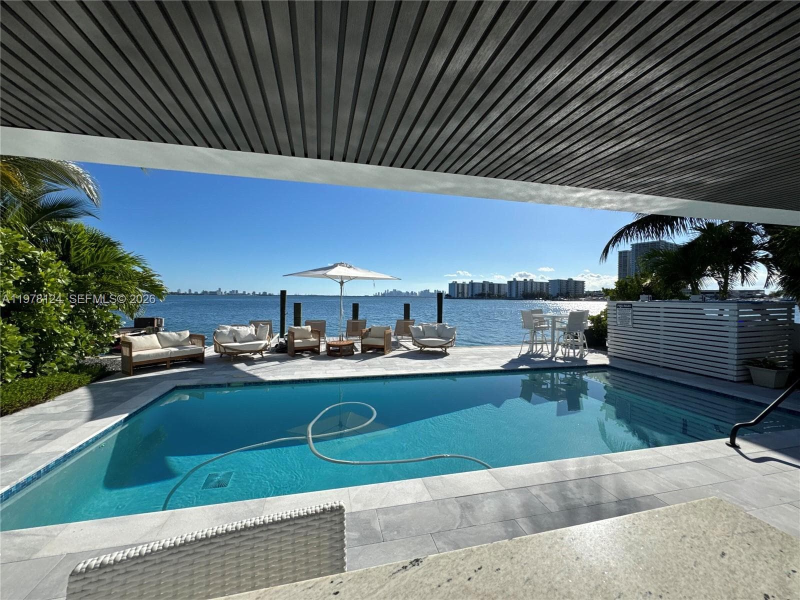 A11978124 — Miami Beach — 12